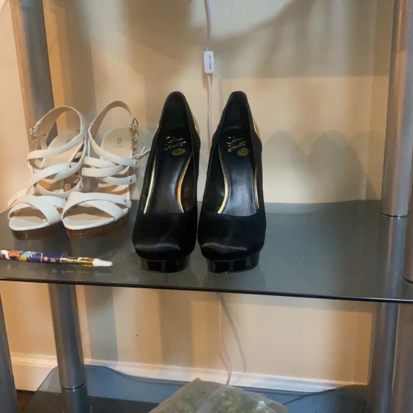 Black and Gold Colin Stewart Stilettos - Picture 4 of 10